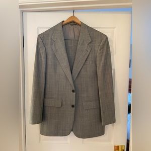 Bill Blass light grey plaid suit 40L